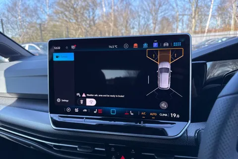  Volkswagen Golf 1.5 TSI Black Edition Euro 6 (s/s) 5dr Thumbnail #39