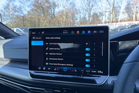  Volkswagen Golf 1.5 TSI Black Edition Euro 6 (s/s) 5dr Thumbnail #41