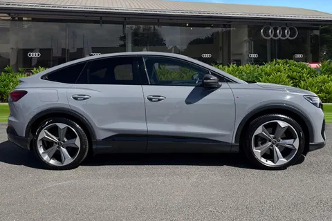 YE73GGZ Audi Q4 e-tron Q4 Sportback (S) Black Edition 40 e-tron  150,00 kW Thumbnail #4