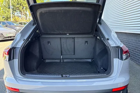 YE73GGZ Audi Q4 e-tron Q4 Sportback (S) Black Edition 40 e-tron  150,00 kW Thumbnail #8