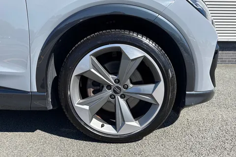 YE73GGZ Audi Q4 e-tron Q4 Sportback (S) Black Edition 40 e-tron  150,00 kW Thumbnail #11