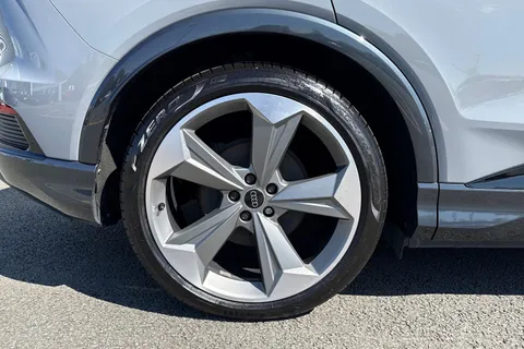 YE73GGZ Audi Q4 e-tron Q4 Sportback (S) Black Edition 40 e-tron  150,00 kW Thumbnail #12