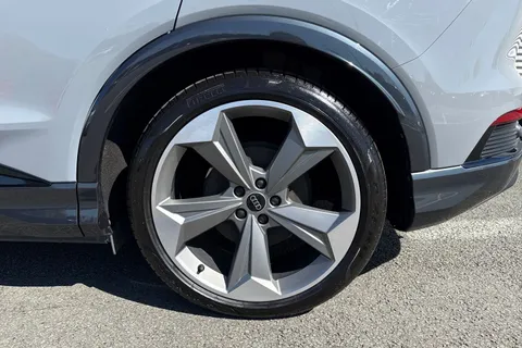 YE73GGZ Audi Q4 e-tron Q4 Sportback (S) Black Edition 40 e-tron  150,00 kW Thumbnail #13