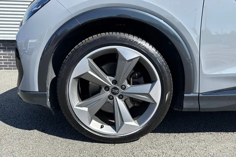 YE73GGZ Audi Q4 e-tron Q4 Sportback (S) Black Edition 40 e-tron  150,00 kW Thumbnail #14