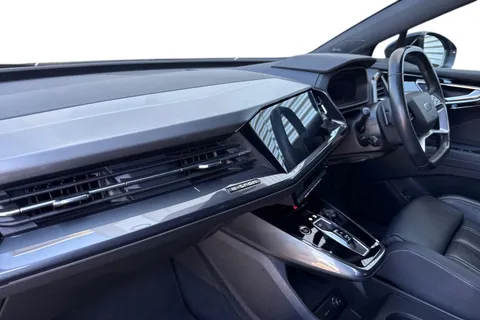 YE73GGZ Audi Q4 e-tron Q4 Sportback (S) Black Edition 40 e-tron  150,00 kW Thumbnail #16