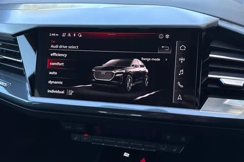 YE73GGZ Audi Q4 e-tron Q4 Sportback (S) Black Edition 40 e-tron  150,00 kW Thumbnail #32