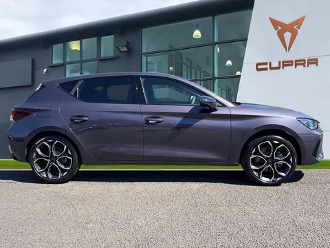  CUPRA Leon 1.5 eHybrid 25.8kWh V2 DSG Euro 6 (s/s) 5dr Thumbnail #4