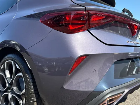  CUPRA Leon 1.5 eHybrid 25.8kWh V2 DSG Euro 6 (s/s) 5dr Thumbnail #16