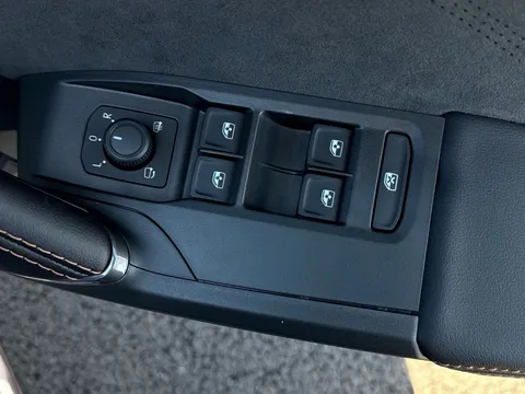  CUPRA Leon 1.5 eHybrid 25.8kWh V2 DSG Euro 6 (s/s) 5dr Thumbnail #18