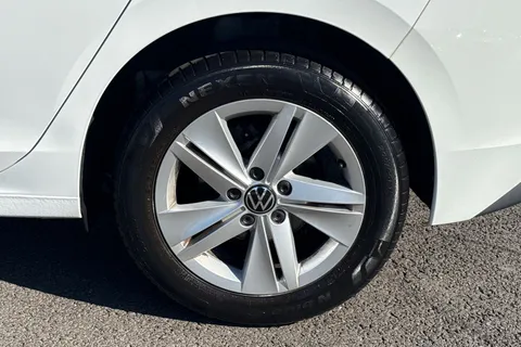 MM72FYJ Volkswagen Golf 1.5 TSI Life 5dr Thumbnail #10