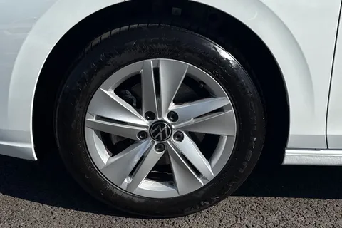 MM72FYJ Volkswagen Golf 1.5 TSI Life 5dr Thumbnail #11