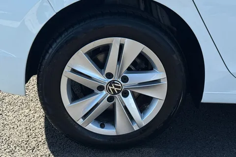 MM72FYJ Volkswagen Golf 1.5 TSI Life 5dr Thumbnail #12