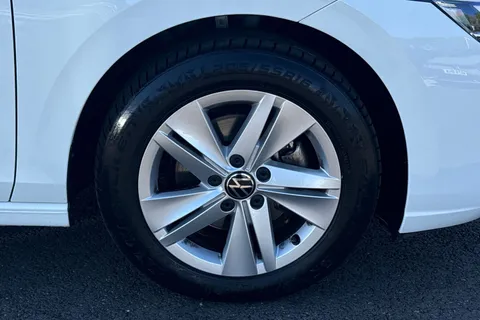 MM72FYJ Volkswagen Golf 1.5 TSI Life 5dr Thumbnail #13