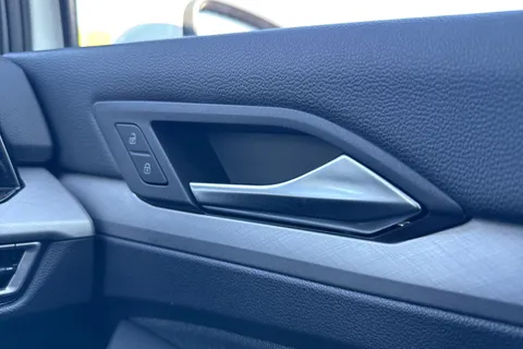 MM72FYJ Volkswagen Golf 1.5 TSI Life 5dr Thumbnail #21