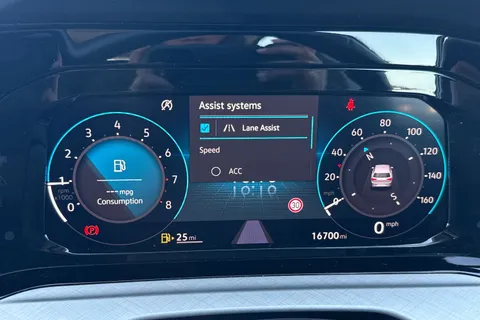 MM72FYJ Volkswagen Golf 1.5 TSI Life 5dr Thumbnail #34