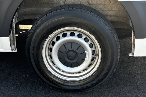 MJ74FHE Volkswagen Crafter 2.0 TDI 140PS Commerce Plus High Roof Van Thumbnail #7