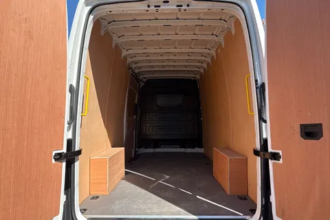 MJ74FHE Volkswagen Crafter 2.0 TDI 140PS Commerce Plus High Roof Van Thumbnail #10