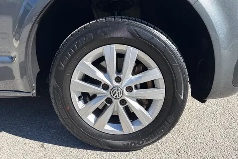 PN23VHE Volkswagen Transporter 2.0 TDI 150 Highline Van Thumbnail #11