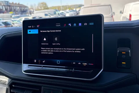 MJ74FHE Volkswagen Crafter 2.0 TDI 140PS Commerce Plus High Roof Van Thumbnail #12