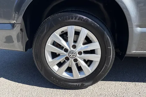 PN23VHE Volkswagen Transporter 2.0 TDI 150 Highline Van Thumbnail #12