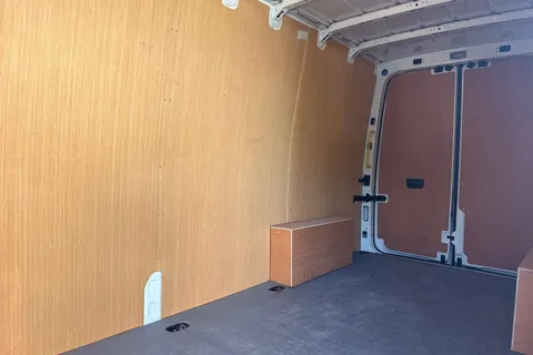 MJ74FHE Volkswagen Crafter 2.0 TDI 140PS Commerce Plus High Roof Van Thumbnail #14