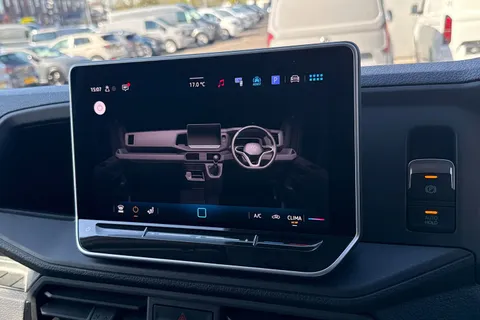 MJ74FHE Volkswagen Crafter 2.0 TDI 140PS Commerce Plus High Roof Van Thumbnail #19