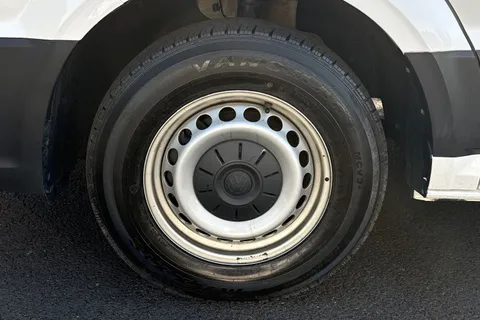 MJ74FHE Volkswagen Crafter 2.0 TDI 140PS Commerce Plus High Roof Van Thumbnail #22