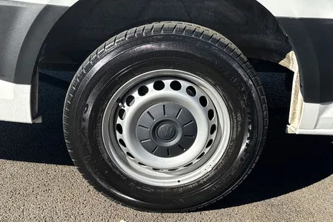 MJ74FHE Volkswagen Crafter 2.0 TDI 140PS Commerce Plus High Roof Van Thumbnail #23