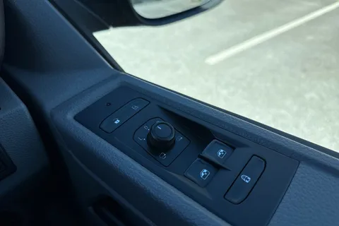 PF23NXC Volkswagen Transporter 2.0 TDI 150 Highline Kombi Van DSG Thumbnail #22