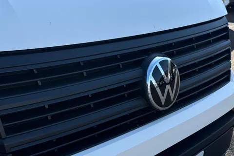 MJ74FHE Volkswagen Crafter 2.0 TDI 140PS Commerce Plus High Roof Van Thumbnail #25