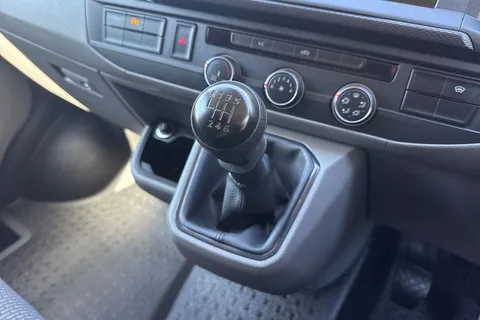 PN23VHE Volkswagen Transporter 2.0 TDI 150 Highline Van Thumbnail #24