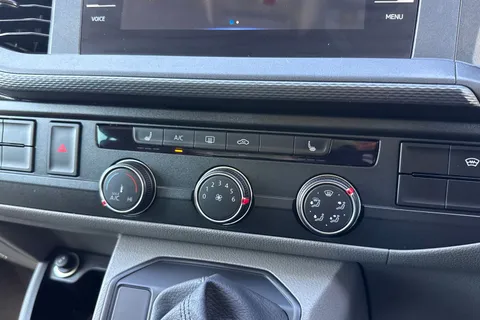 PF23NXC Volkswagen Transporter 2.0 TDI 150 Highline Kombi Van DSG Thumbnail #23