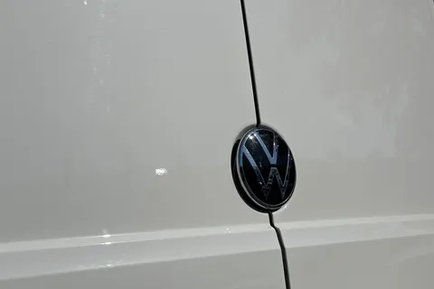 MJ74FHE Volkswagen Crafter 2.0 TDI 140PS Commerce Plus High Roof Van Thumbnail #29