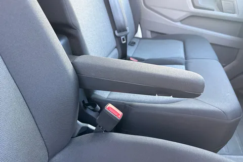 MJ74FHE Volkswagen Crafter 2.0 TDI 140PS Commerce Plus High Roof Van Thumbnail #33