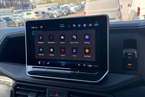 MJ74FHE Volkswagen Crafter 2.0 TDI 140PS Commerce Plus High Roof Van Thumbnail #35