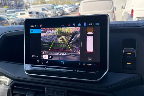 MJ74FHE Volkswagen Crafter 2.0 TDI 140PS Commerce Plus High Roof Van Thumbnail #36