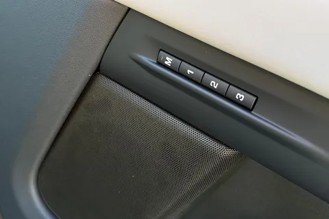  Land Rover Range Rover Evoque 2.0 D200 MHEV Hoxton Edition Auto 4WD Euro 6 (s/s) 5dr Thumbnail #33