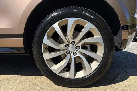  Land Rover Range Rover Evoque 2.0 D200 MHEV Hoxton Edition Auto 4WD Euro 6 (s/s) 5dr Thumbnail #39