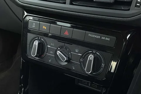 FL71KZS Volkswagen T-Cross 1.0 TSI 110 Black Edition 5dr ⭐Winter Pack⭐ Thumbnail #20