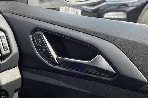 FL71KZS Volkswagen T-Cross 1.0 TSI 110 Black Edition 5dr ⭐Winter Pack⭐ Thumbnail #65