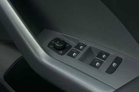 FL71KZS Volkswagen T-Cross 1.0 TSI 110 Black Edition 5dr ⭐Winter Pack⭐ Thumbnail #87