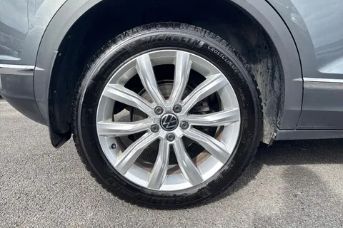 GY71LYK Volkswagen T-Roc 2.0 TSI SEL DSG 4Motion Euro 6 (s/s) 5dr Thumbnail #8