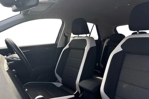 GY71LYK Volkswagen T-Roc 2.0 TSI SEL DSG 4Motion Euro 6 (s/s) 5dr Thumbnail #12