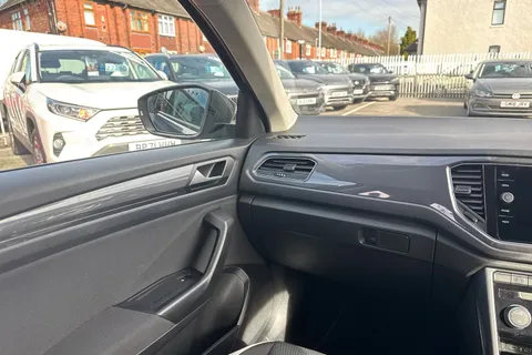 GY71LYK Volkswagen T-Roc 2.0 TSI SEL DSG 4Motion Euro 6 (s/s) 5dr Thumbnail #16