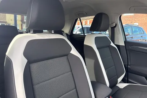 GY71LYK Volkswagen T-Roc 2.0 TSI SEL DSG 4Motion Euro 6 (s/s) 5dr Thumbnail #22