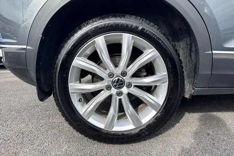 GY71LYK Volkswagen T-Roc 2.0 TSI SEL DSG 4Motion Euro 6 (s/s) 5dr Thumbnail #23