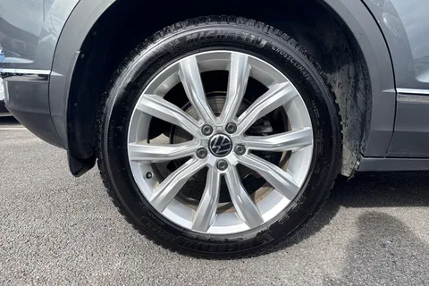 GY71LYK Volkswagen T-Roc 2.0 TSI SEL DSG 4Motion Euro 6 (s/s) 5dr Thumbnail #24