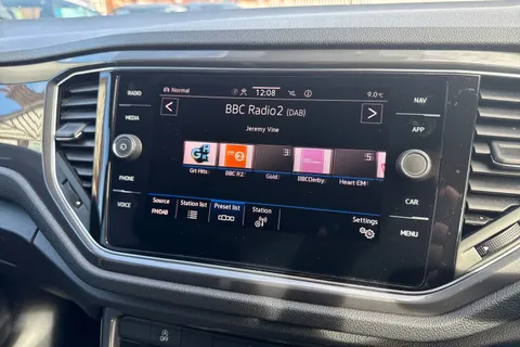 GY71LYK Volkswagen T-Roc 2.0 TSI SEL DSG 4Motion Euro 6 (s/s) 5dr Thumbnail #29