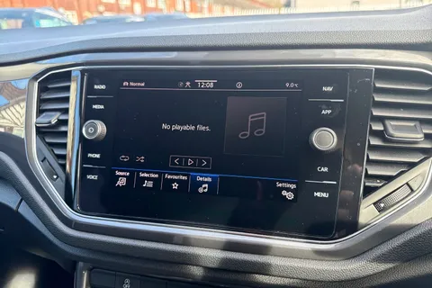 GY71LYK Volkswagen T-Roc 2.0 TSI SEL DSG 4Motion Euro 6 (s/s) 5dr Thumbnail #30