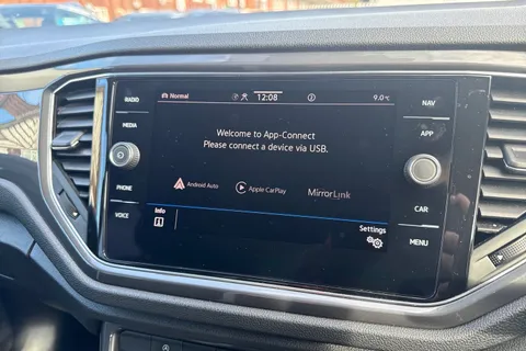 GY71LYK Volkswagen T-Roc 2.0 TSI SEL DSG 4Motion Euro 6 (s/s) 5dr Thumbnail #32